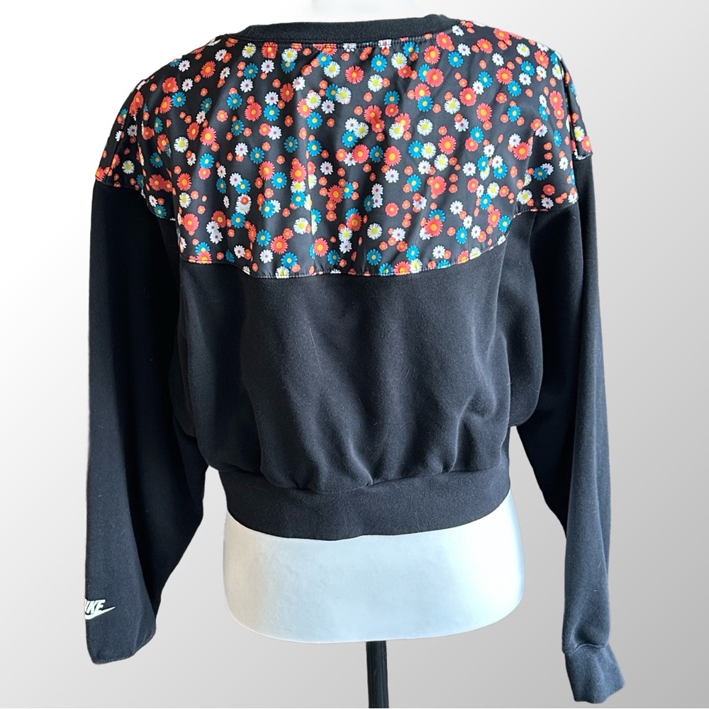 Nike Sweatshirt Women's Medium Black with Multi Color‎ Floral Print Cropped - Picture 3 of 9
